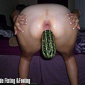 Biggest green squash makes her snatch suffer.